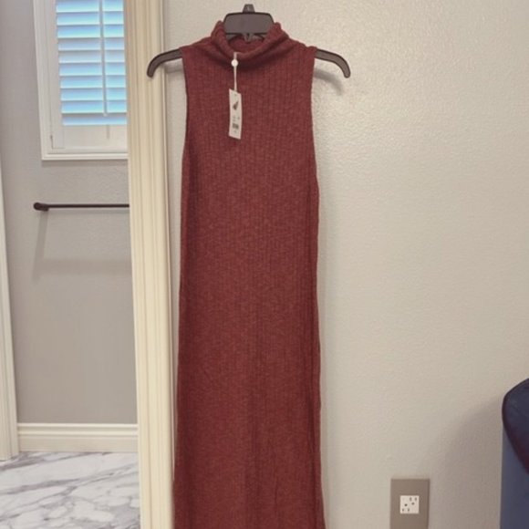 C&V Chelsea & Violet Sleeveless Slit Hem Midi Dress - Picture 5 of 11